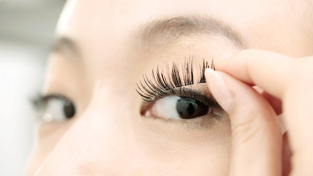 Estimate the size of eyelashes to fit your eye