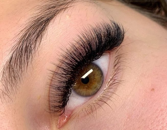 Volume eyelash trends 