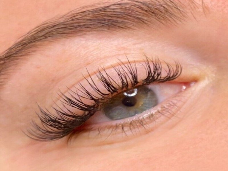 You should follow the instructions closely to create excellent Russian volume lashes