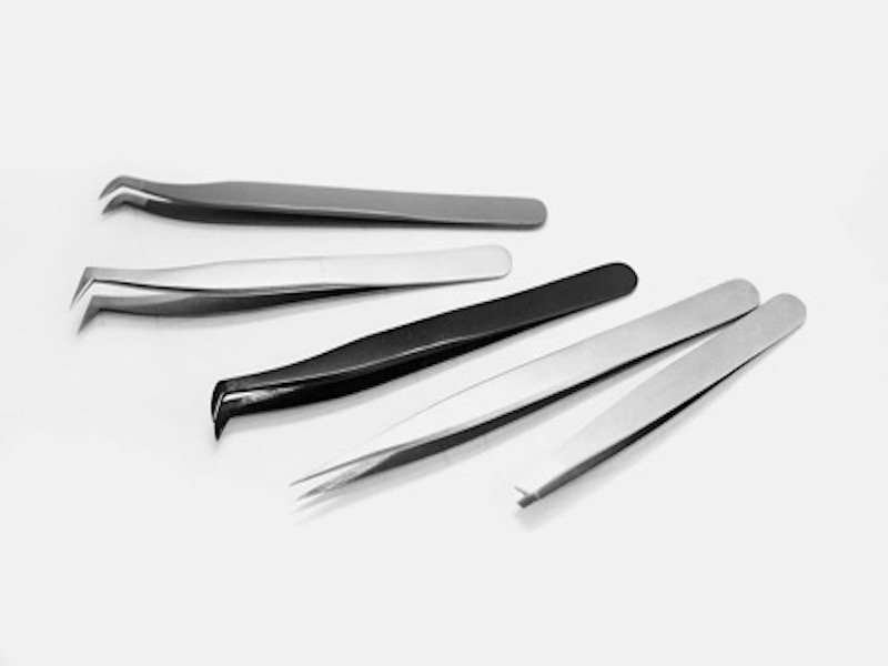 Picking up the right pair of tweezers is the first step to the successful lash career