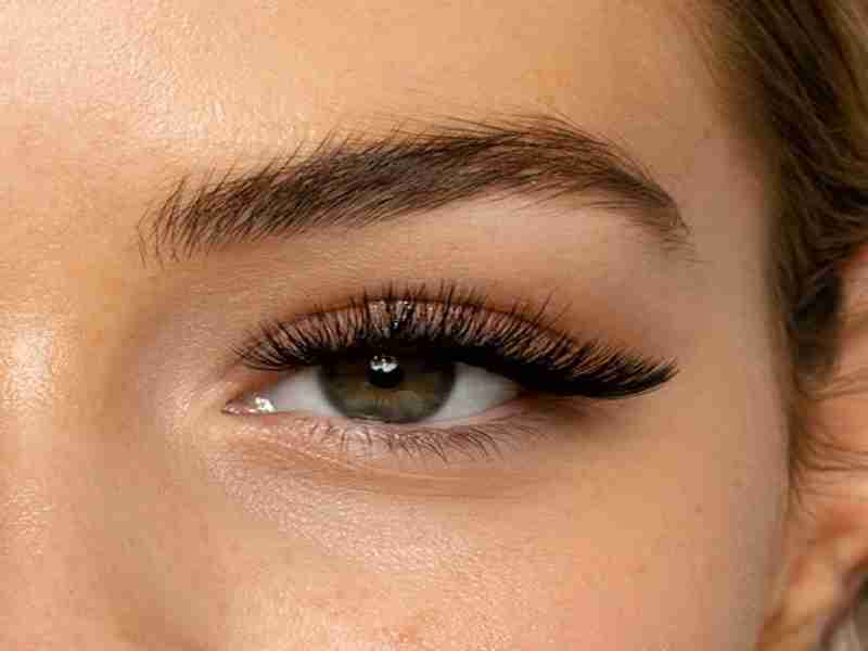 Russian volume lashes are more and more popular with American women