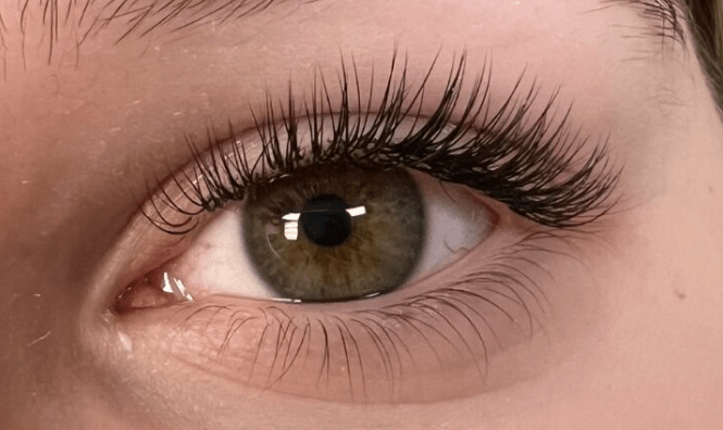 Fuller and deeper eyes with eyelash extension