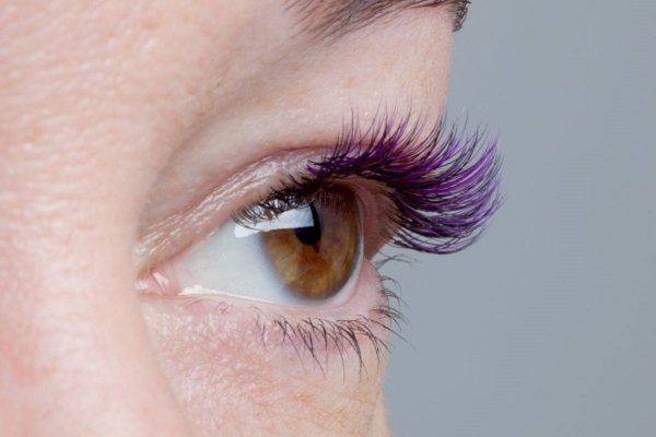 Handmade fans allow for the creation of unique and diverse lash styles.