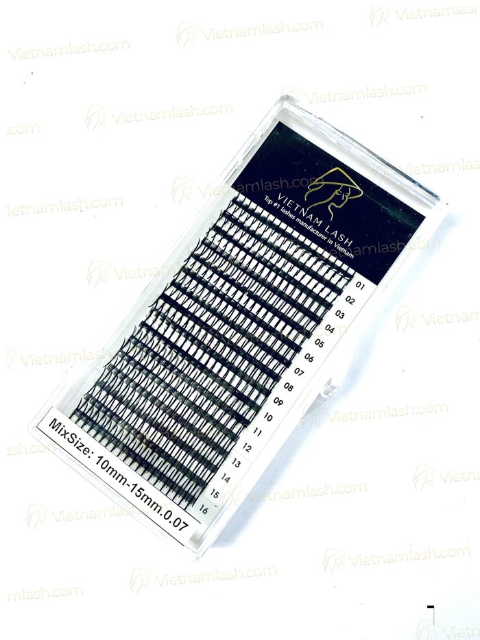 Mix size tray of promade spike lashes