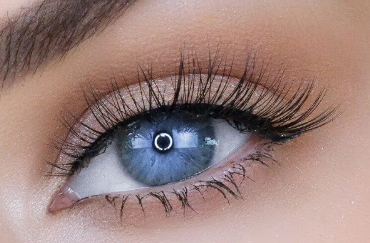 Suitable lashes for downturned eyes can lift their low eyelids