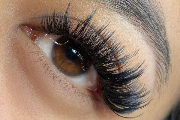 Light, wispy hybrid lashes. A mix of classic and volume extensions