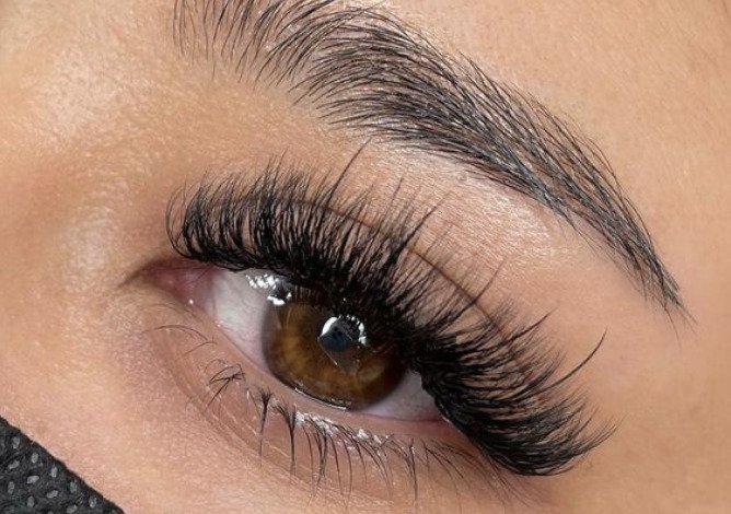 Wispy Hybrid Lashes are a combination of the Wispy and Hybrid lash extension techniques