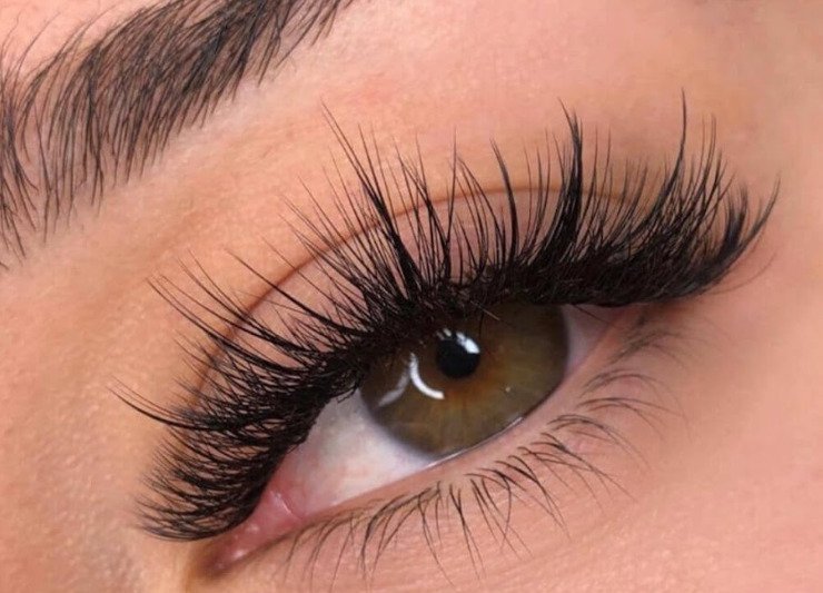 Wispy Lash is a great choice for modern women