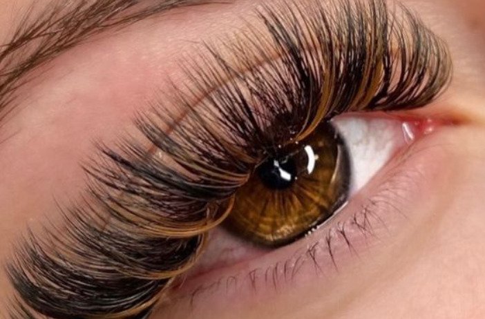 Amazing eyelash set with the combination with brown lashes
