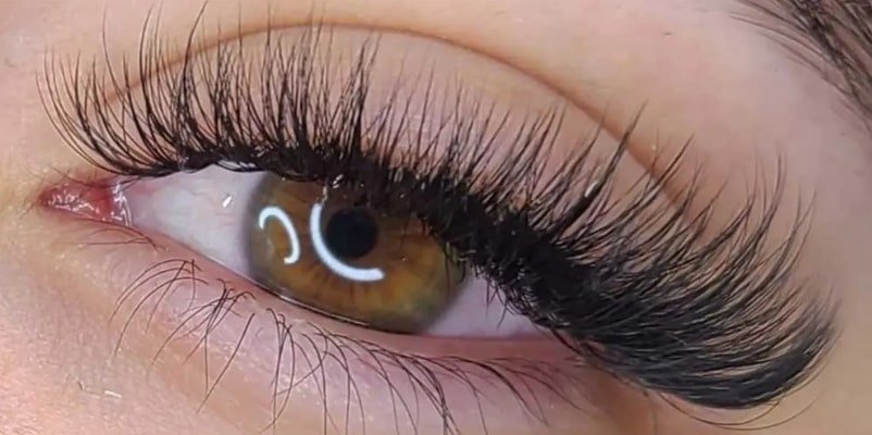 Attractive cat eye eyelash extensions