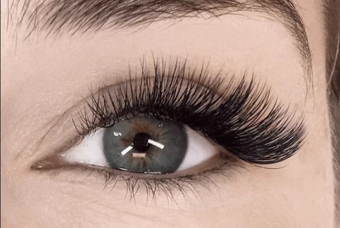 Cat eye extensions can balance the shape of hooded or downturned eyes