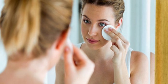Choose oil-free makeup removers that are safe for lashes extensions