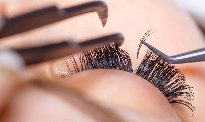 How many eyelashes do we have effects on the eyelash extension process