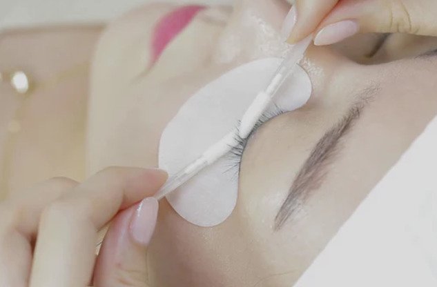How to Use Eyelash Extension Primer