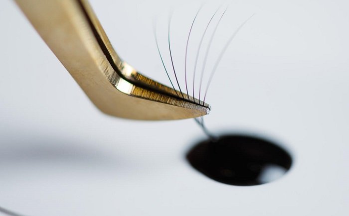 Perfect glue is important for perfect eyelash extensions