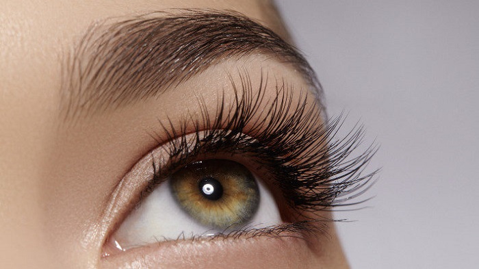 Perfect lash tips for clients help the lash extensions look flawless.