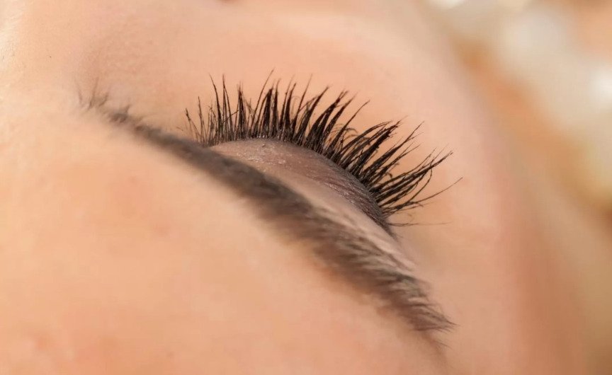 Pre-lash hygiene to make eyelash extensions last longer