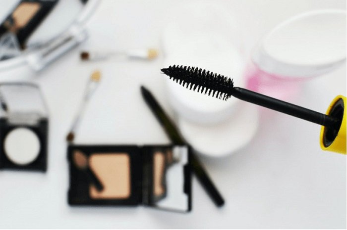 Tips to choose mascara safe for lash extensions