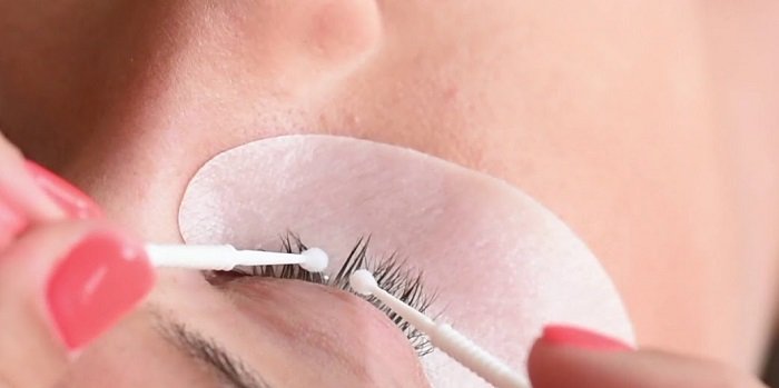 Using eyelash extension primer brings many benefits