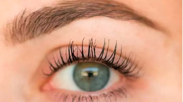 How to fix lash extensions