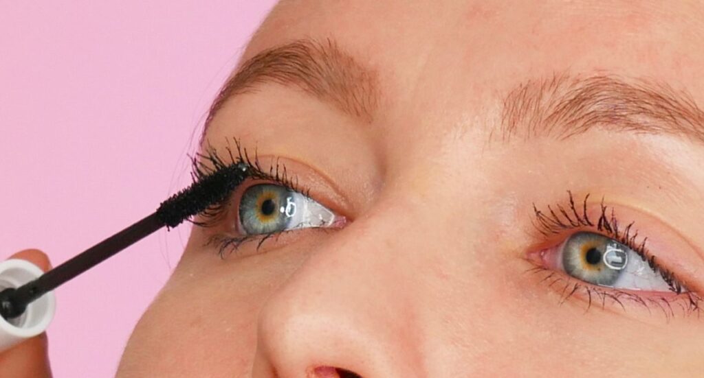 how to hide gaps in eyelash extensions