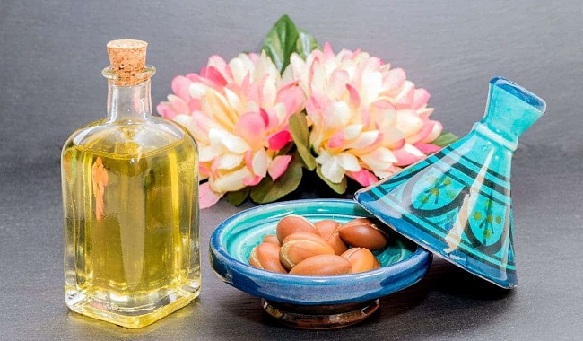 Argan Oil For Eyelashes: What You Need To Know – Moksha Lifestyle