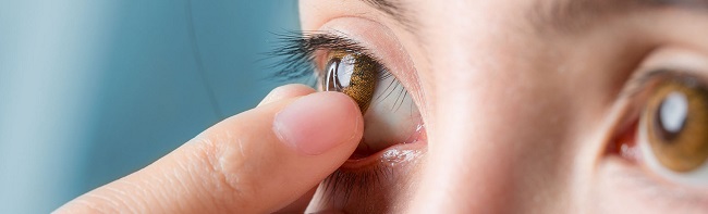 Easy remove contacts with eyelash extension