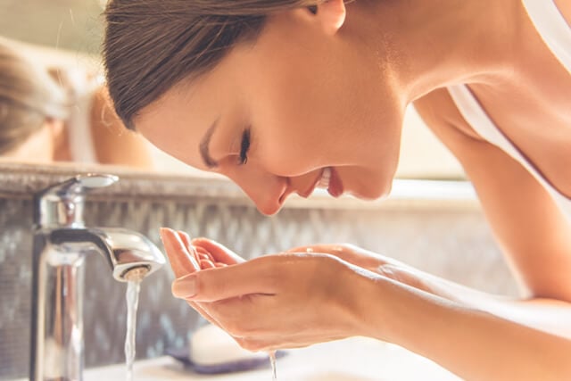 Eyelash cleanser helps clean the dirt off your eyelashes