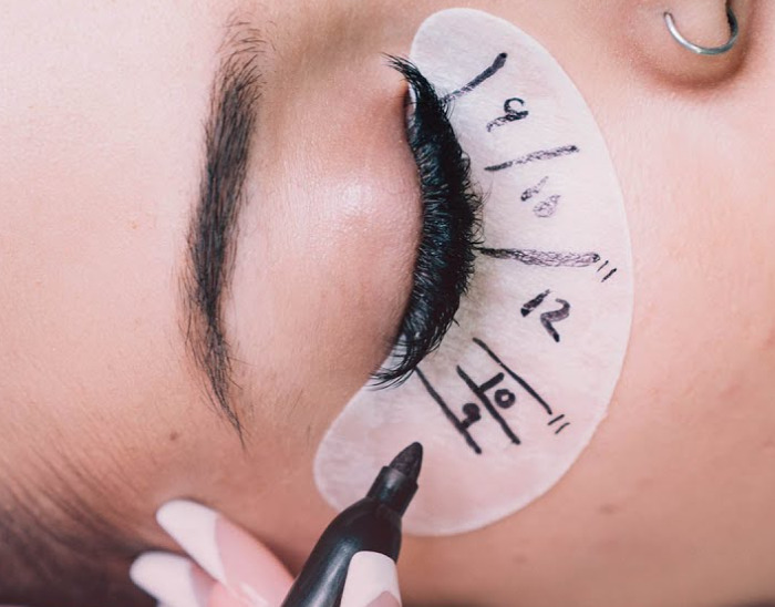 Map out your eyelash set