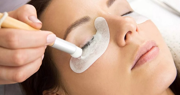 Consider the following essential features to ensure optimal care for your lashes