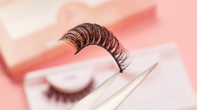 The eyelash market has been a hot spot among promising lash entrepreneurs