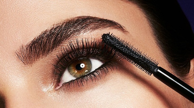 Using oil-based mascara will cause the eyelash extension glue to become loose