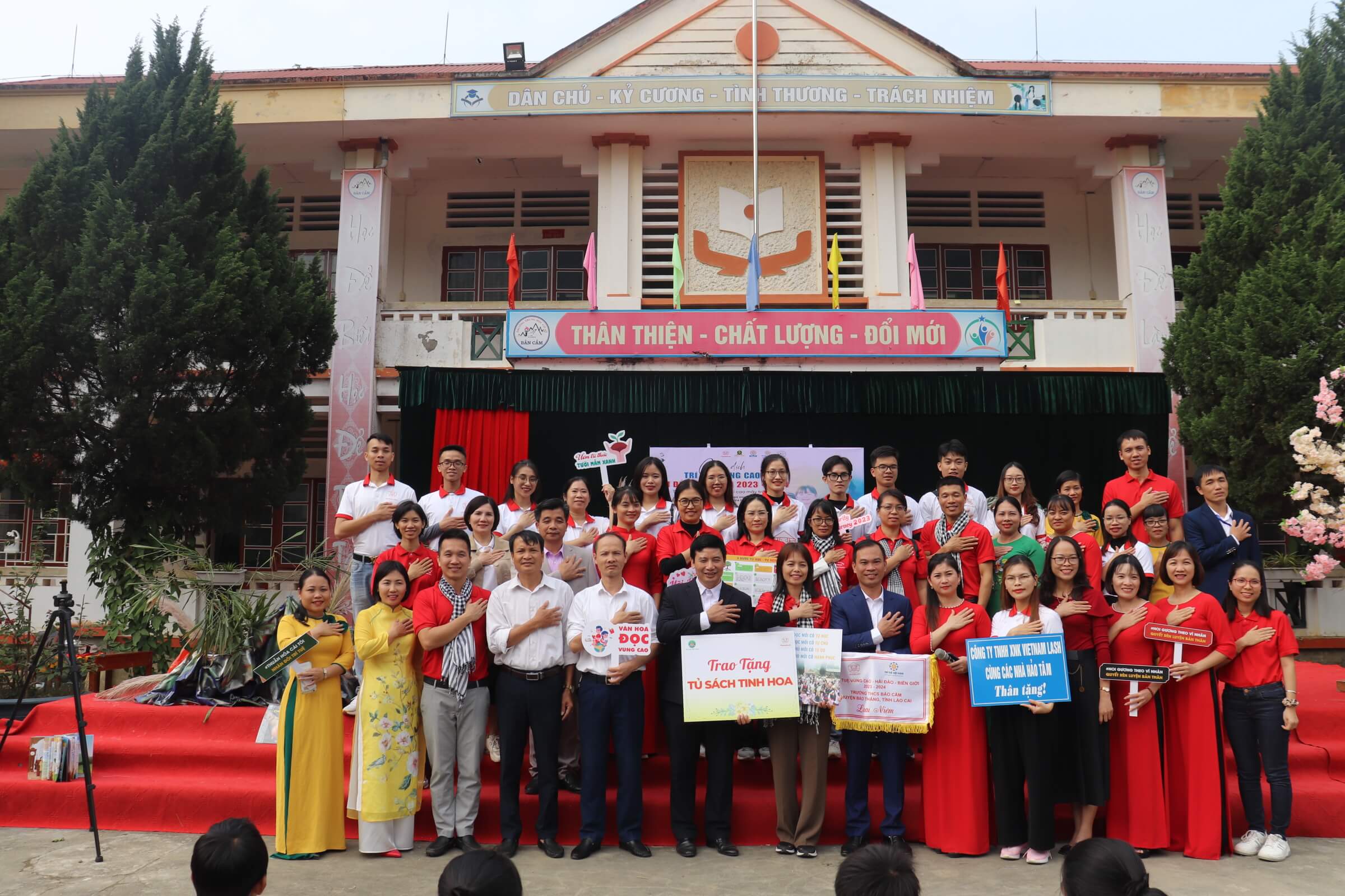Vietnam Lash and Faculty of Ban Cam Commune Secondary School