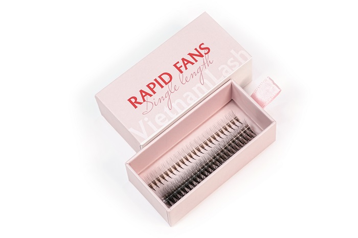 The narrow base of these fans reduces the weight placed on individual lashes, minimizing the risk of damage or strain