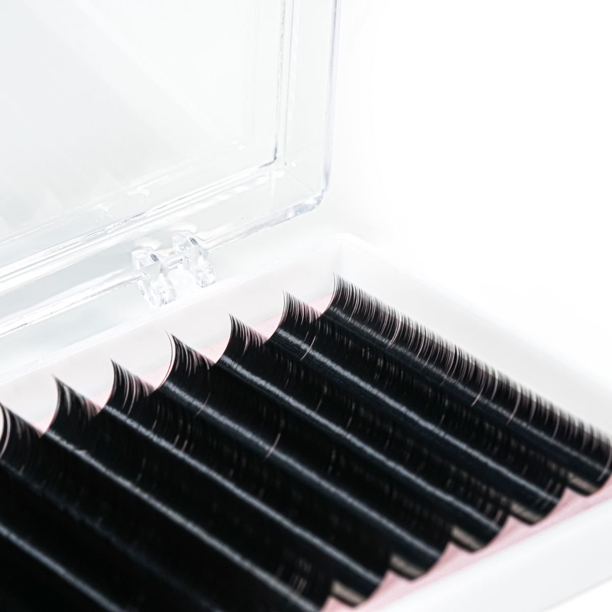 Faux mink lashes can replace natural mink lashes without sacrificing performance