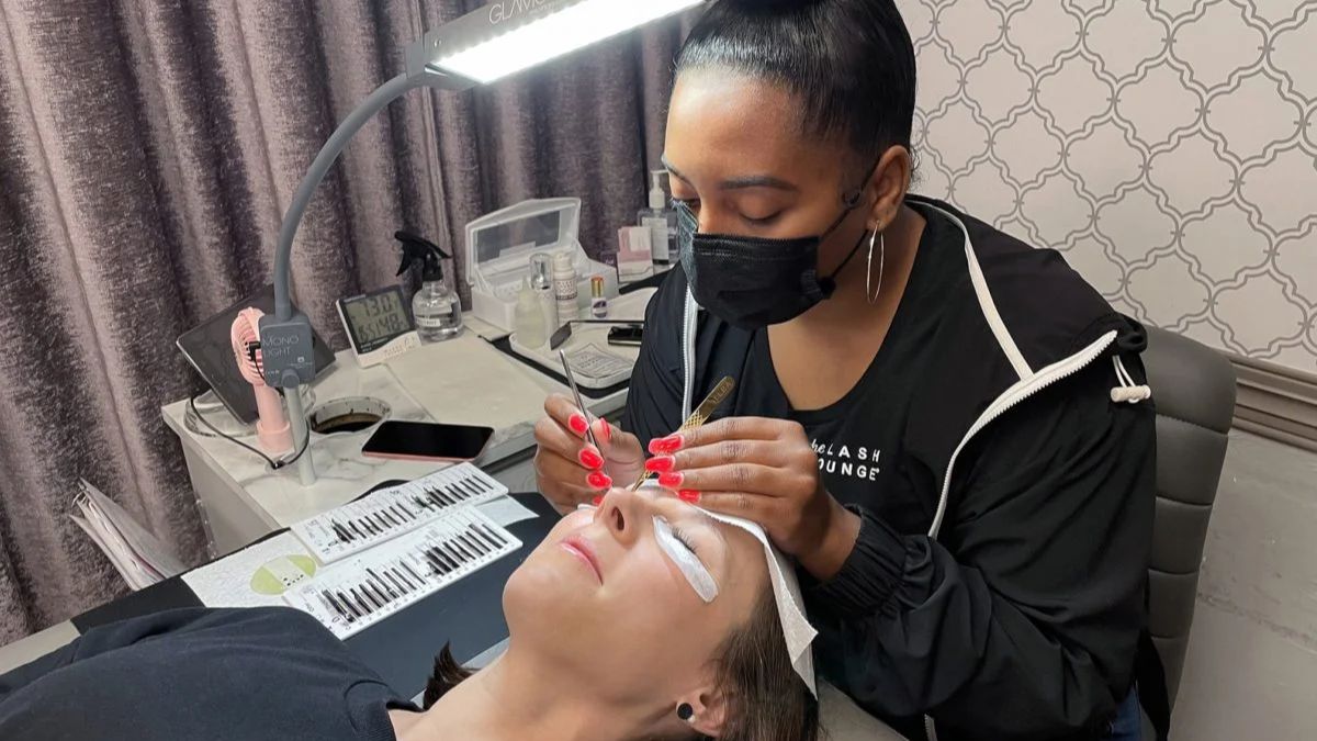 Why Every Lash Spa Needs Narrow Promade Fans Right Now