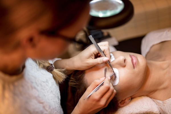 12 Best Eyelash Extensions in Chicago